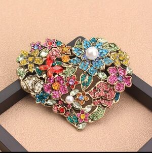 🆕️💗 GOLD-TONE RHINESTONE & PEARL HEART SHAPED FLORAL BROOCH PIN 💗